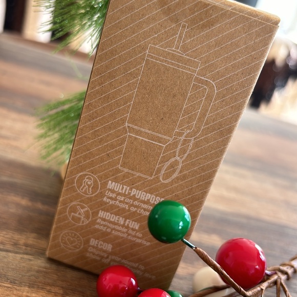 Stanley Ornament/Holder Keychain - Picture 2 of 5